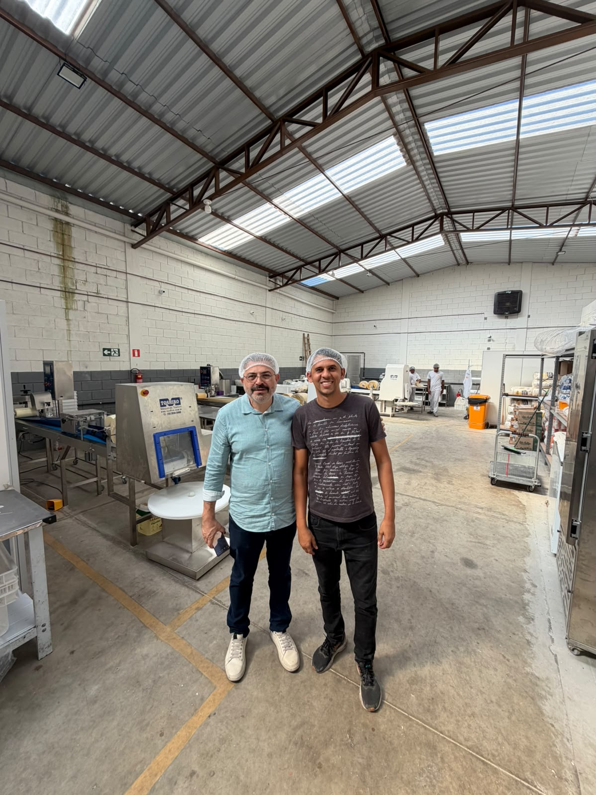 Marco Rocha, da Pasterocha, recebe a equipe da Informa Contábil na fábrica de pastelaria em Belo Horizonte