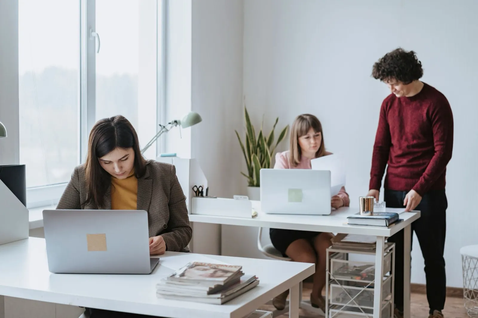 Pessoas trabalhando em um escritório